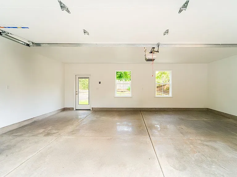 Brentwood House — Photo 1