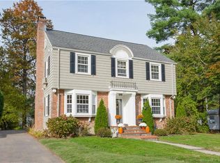 207 Penn Dr, West Hartford, CT 06119