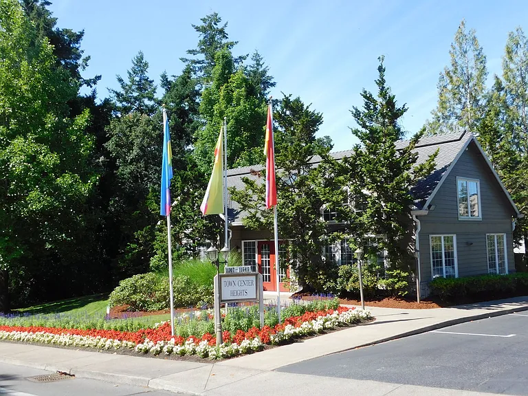 Town Center Heights Apartments — Photo 16