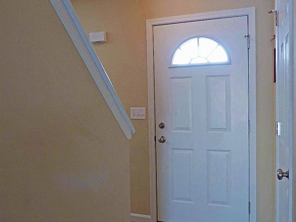 4th image of 705 Holland Ct