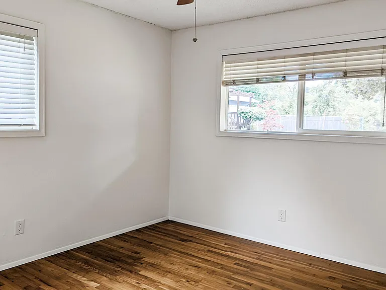 11' x 11' Front Bedroom