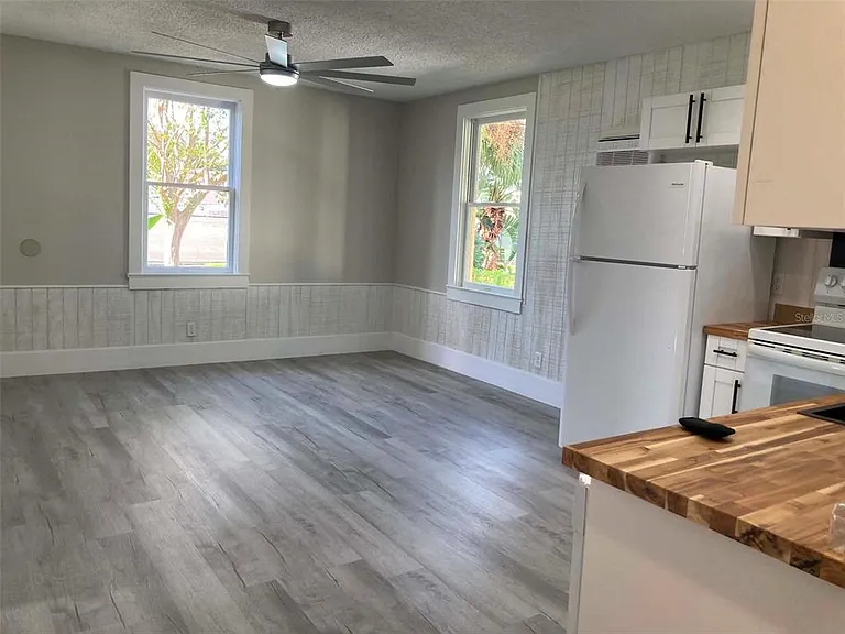 31 W Oakwood St #1 — Photo 3