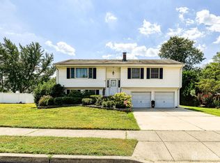 10 Janet Ct, Milltown, NJ 08850