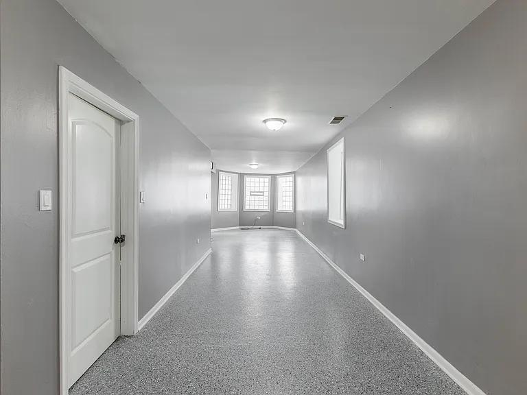 1038 N Harding Ave #2 — Photo 2
