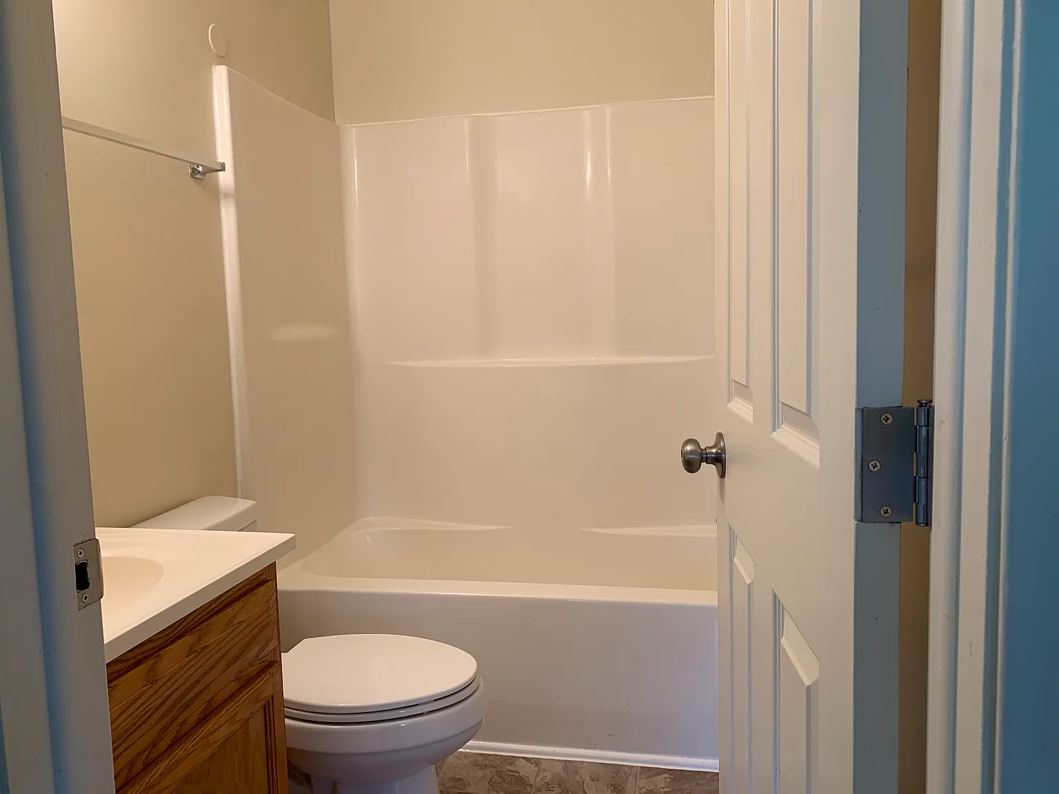 2 bed, 900 sqft, $905 — Photo 4