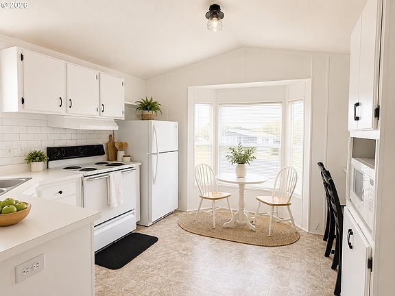 5th image of 313 12th St Unit 16