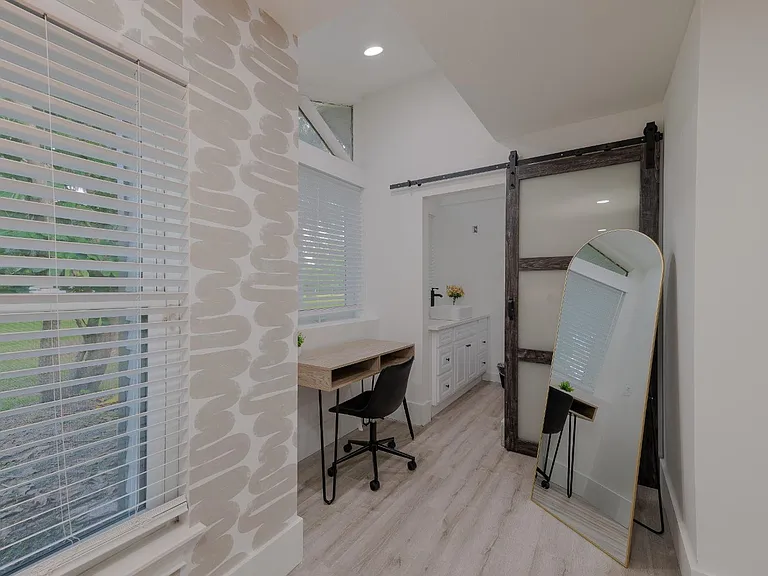 Unit Photo