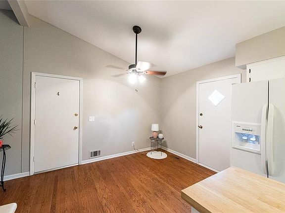 5th image of 431 Monterey Ave