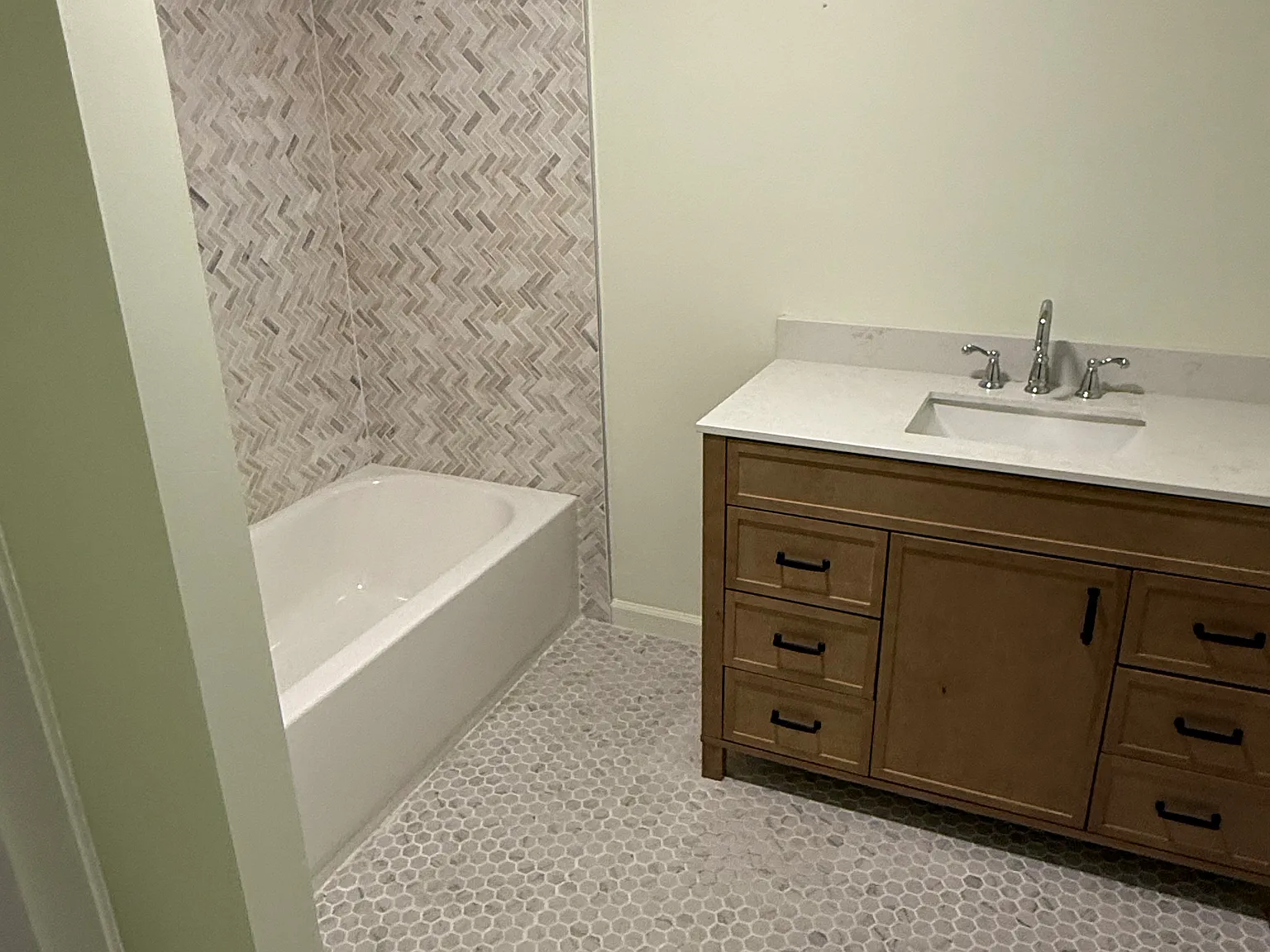3 bed, 2.5 bath, 2751 sqft, $2,000 — Photo 2