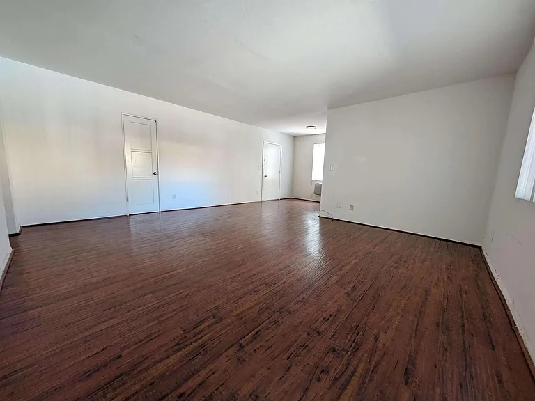 1034 N Martel Ave #1 — Photo 13