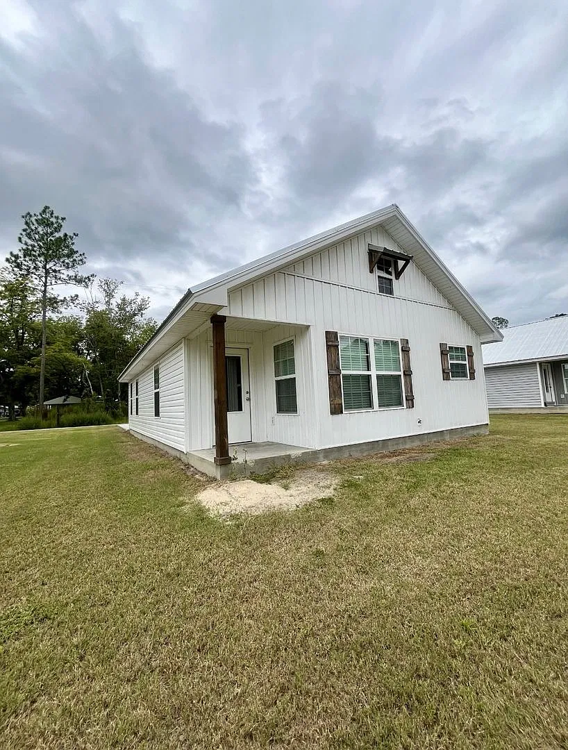 467 Pine St — Photo 1