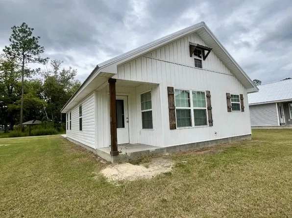 467 Pine St, Baxley, GA 31513