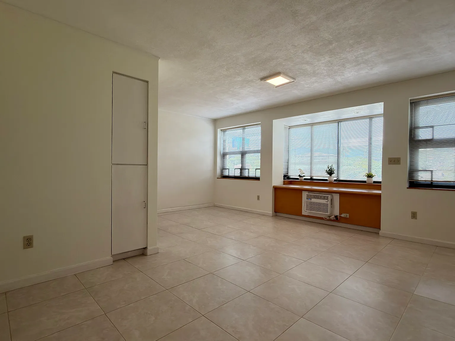 Studio, 510 sqft, $1,900 — Photo 4