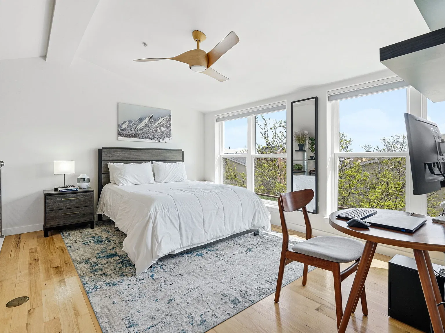 2 bed, 1004 sqft, $2,850 — Photo 4