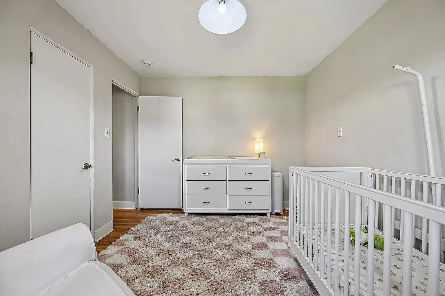 4 bed, 2468 sqft, $3,300 — Photo 2