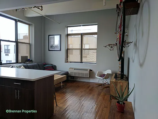 Rented by Manhattan Management LLC | media 3