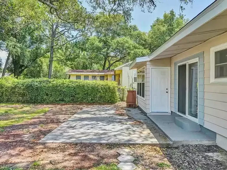 360 Chicago Ave — Photo 9