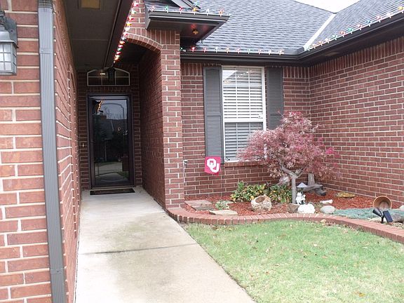 2nd image of 700 Villa Ave