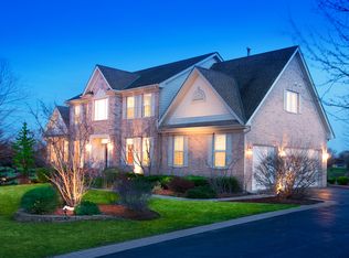 18 Hawthorn Grove Cir, Hawthorn Woods, IL 60047