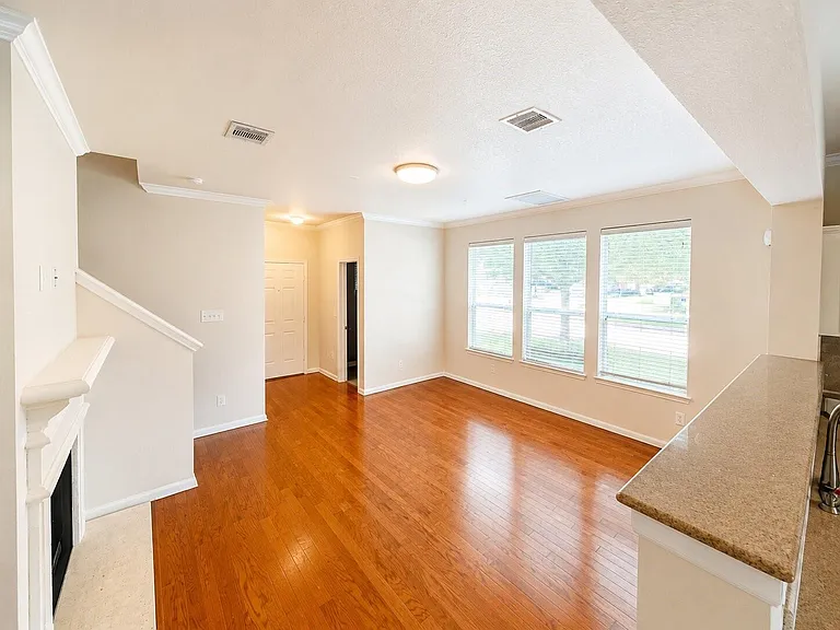 13119 Stratford Skies Ln — Photo 2