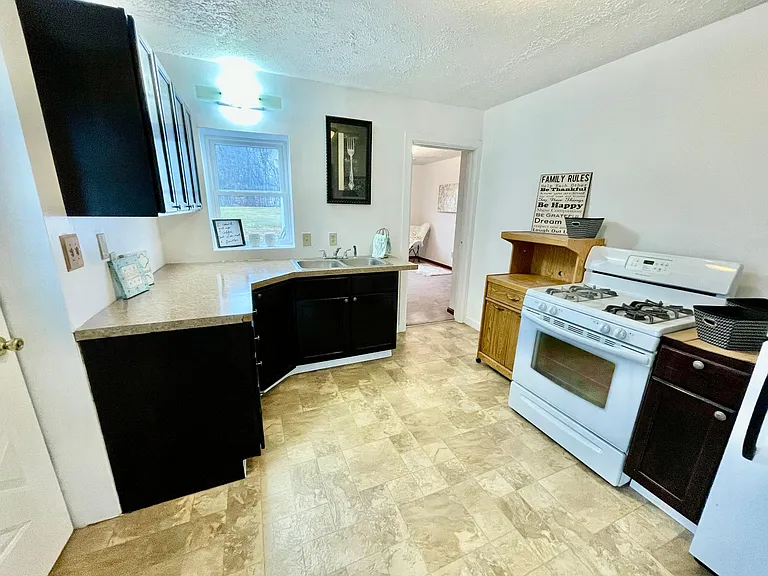 4450 Cynthia Dr — Photo 8