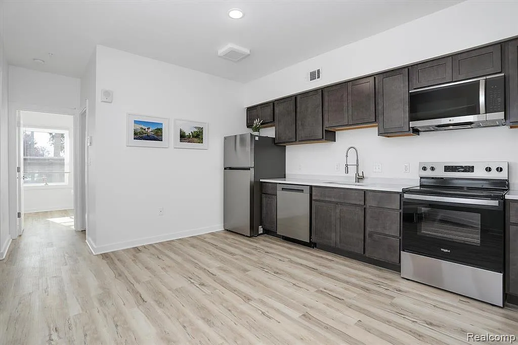 1 bed, 1.0 bath, 400 sqft, $1,200 — Photo 2