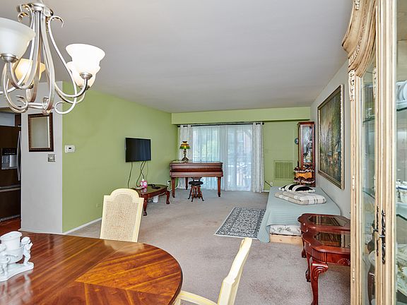 3rd image of 502 W Huntington Commons Rd APT 238