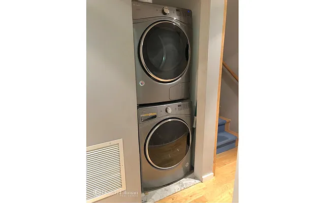 Sold by Douglas Elliman | media 24