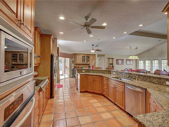 4th image of 445 Bayshore Dr