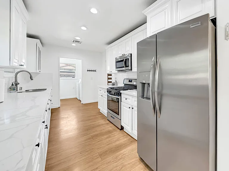 7715 Oakdale Ave — Photo 9