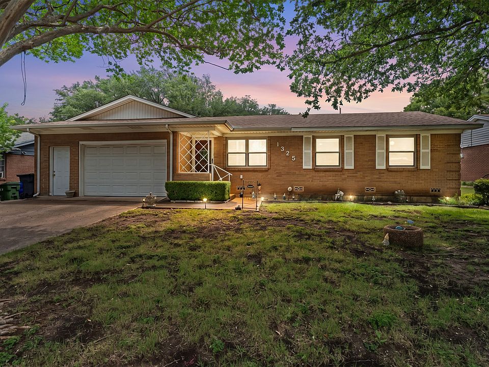 1st image of 1325 Royal Oaks Dr
