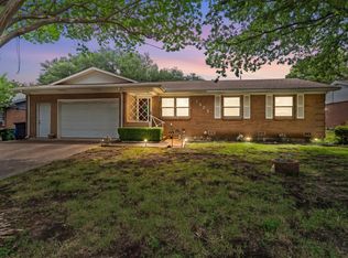 1325 Royal Oaks Dr, Waco, TX 76710