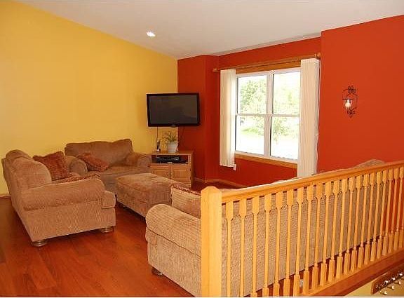 3rd image of 18753 Easton Ave