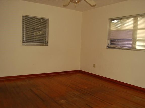 5th image of 315 Allamanda Dr