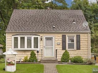 106 Sherwood Rd, Dumont, NJ 07628