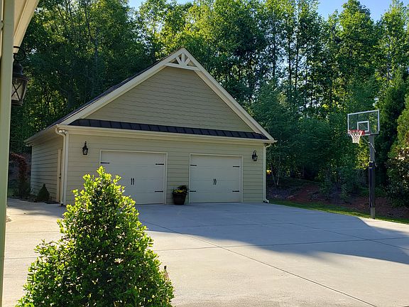 large driveway space