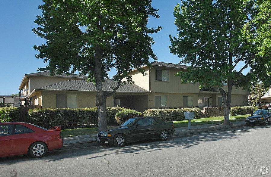 1st image of 740 W Valley Dr APT 3