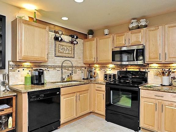 Upgraded Eat In Kitchen