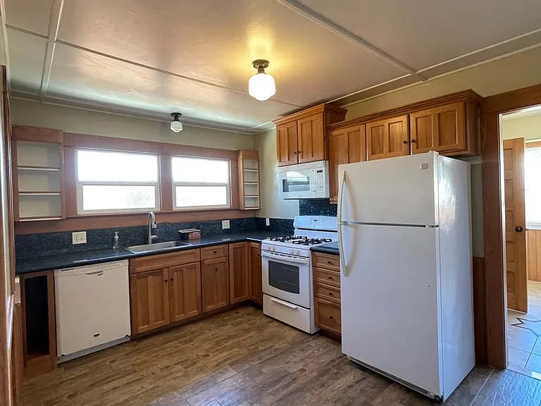 220 S J St — Photo 6