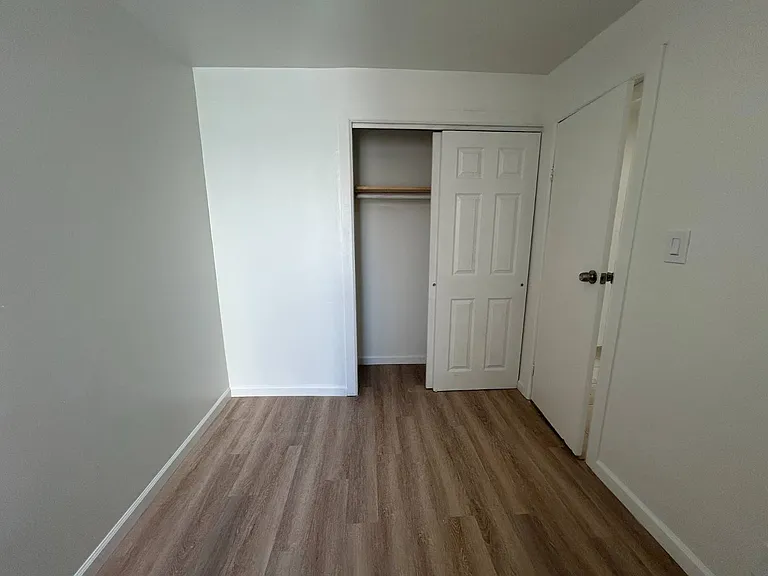 681 Rhinelander Ave #2 — Photo 4