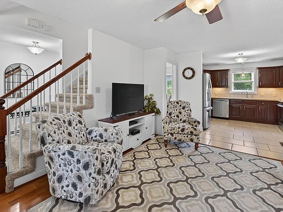 3rd image of 455 Ruth Ave