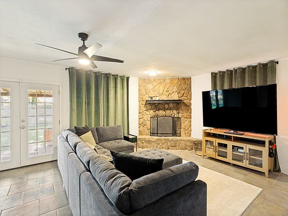 4th image of 809 Meadowlark Dr