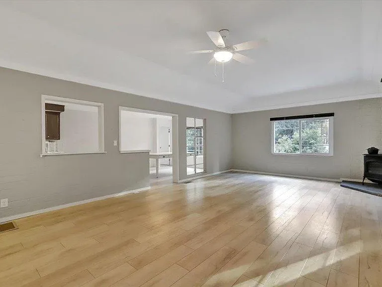 301 Woodpecker Ln — Photo 4
