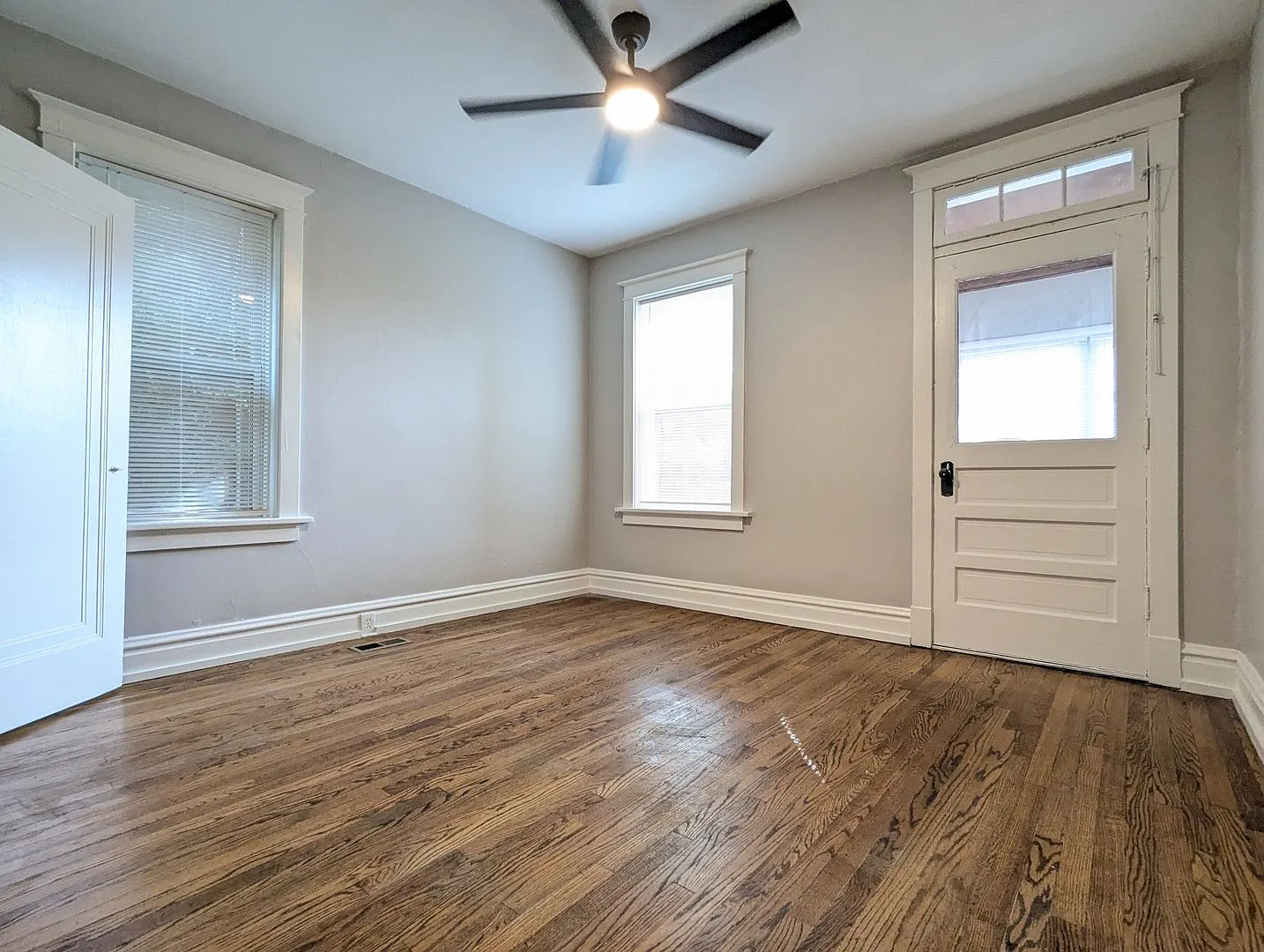 Spacious and freshly updated 2 bedroom — Photo 3