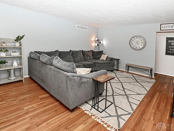 3rd image of 53 Beckford Dr