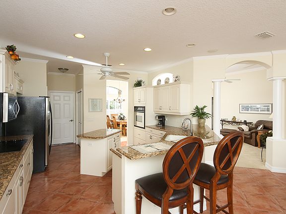 4th image of 172 Valencia Lakes Dr