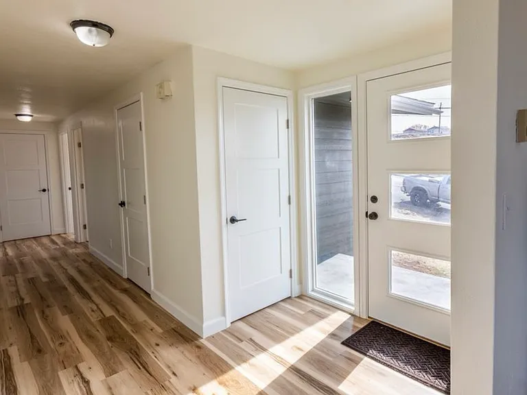 116 W Nelson Rd — Photo 2