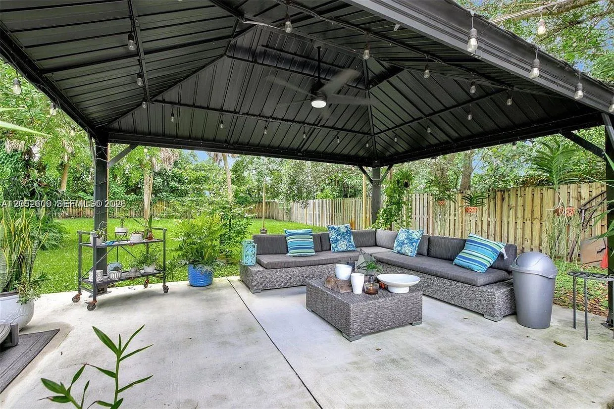 2 bed, 1.0 bath, 1016 sqft, $3,500 — Photo 3