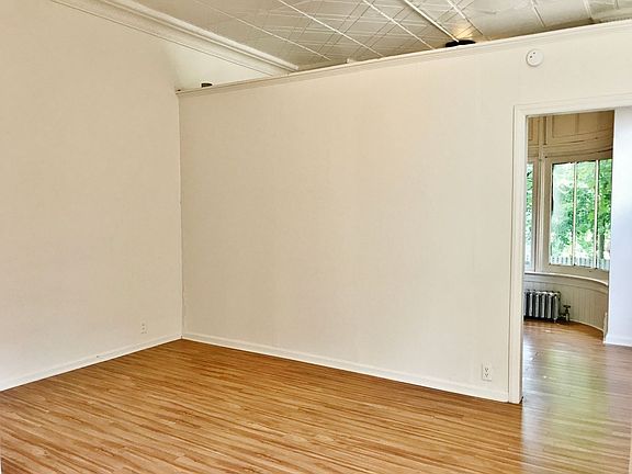2nd image of 5548 Forbes Ave APT 1