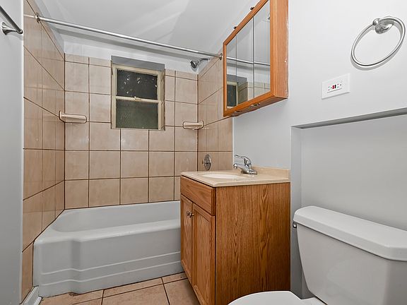 4th image of 6001-6005 S Richmond St Basement 6005
